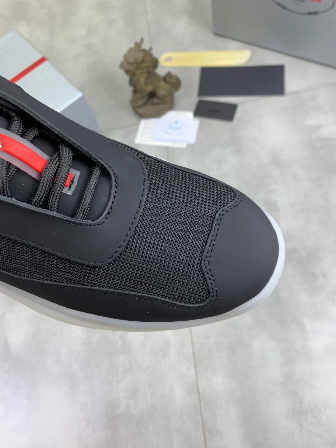 Men's shoes 💰P620 new (higher version) new PRADA (Prada) classic models are on the market at the same time, new men's shoes, 😘fabrics are selected from original imported calfskin. First layer of imported cowhide lining. The original version is awesome! 👍🏿Original open-molded non-slip PU outsole, with exquisite lines, simple and elegant, super comfortable and classy on foot, suitable for leisure travel. Code number: 38-45 (46 customized) 3️⃣ colors available